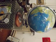 Illuminating globe