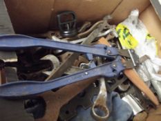 Quantity of tools to include bolt cutters