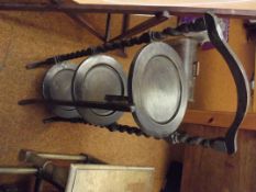 Folding cake stand