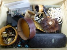 A Miscellaneous Collection of Items, including vintage Parker fountain pen, brass Falstaff letter