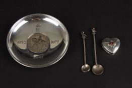 A small collection of silver comprising a silver commemorative ashtray inset with 1977 Jubilee