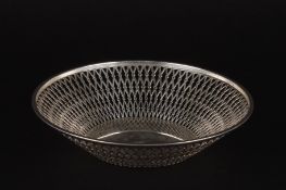 A George V reticulated silver dishhallmarked Birmingham 1920, of plain pierced form., 8.2 ozt.