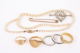 A small collection of mixed jewellery including a moonstone and silver heart brooch, various gold