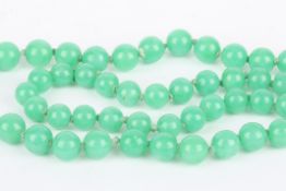 A graduated jade bead necklace. Condition: Good condition