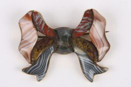A Victorian Scottish agate brooch in the form of a bow on gold coloured metal mount width 4.