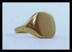 A 9ct gold early 20th century gentlemans signet ring being unmarked but tests. Total weight 3.2g.