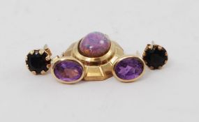 A 9ct gold opal set necklace pendant.