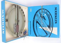 MARKLIN: A fabulous Marklin railway trainset 7186 Turntable. Within the original box.