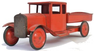 TRIANG: A fabulous c1930's / 1940's Triang / Lines Brothers made metal tipper truck.