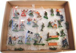 BRITAINS SWOPPETS: A collection of 17x original vintage plastic Britains Swoppets - Knights,