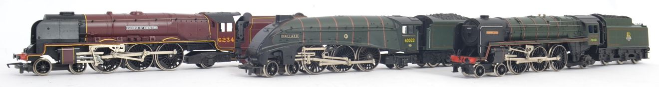 HORNBY 00 GAUGE: A collection of 3x Hornby 00 gauge railway trainset locomotives and tenders,