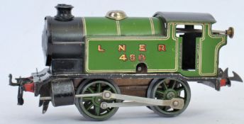 HORNBY: An original vintage clockwork tinplate Hornby 0 Gauge 460 LNER railway trainset locomotive.