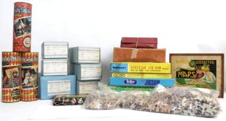 JIGSAW PUZZLES: A good collection of assorted vintage Jigsaw puzzles - to include - Alice In