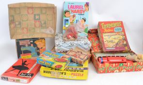 TOYS & GAMES: A good mixed lot of assorted vintage toys and games to include a Vulcan Junior sewing
