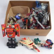 ROBOTS: A large collection of assorted vintage toys,