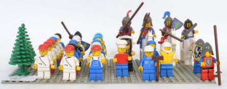 LEGO: A collection of 30x vintage Lego minifigures - mostly Town, Knights & Space themed.