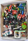 LEGO; A tray of assorted vintage loose Lego to include Space, City, Town,