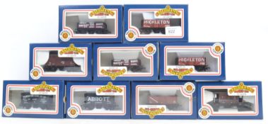 BACHMANN: A collection of 9x Bachmann 00 gauge railway trainset wagons.