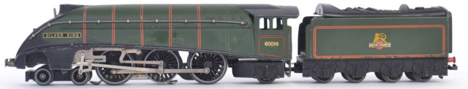 HORNBY: An original vintage Hornby Dublo 00 gauge railway trainset electric locomotive and tender '