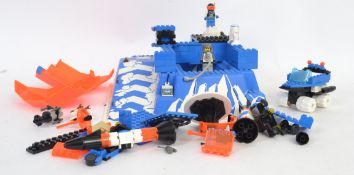 LEGO: An original vintage loose Lego set 6983 Ice Station Odyssey - unboxed, and likely incomplete.