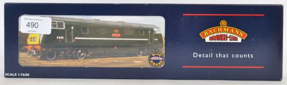 BACHMANN: An original Bachmann 00 Gauge 32-053 railway trainset locomotive - appears to be totally