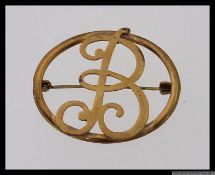 A large vintage yellow metal brooch with a script B. Weight 4.9g. Measures  4cms x 3.5cms.