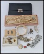 A collection of vintage early to mid 20th century costume jewellery to include pearls, brooches,