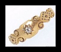 An Edwardian 18ct gold and diamond ring, London hallmarks 1915?, approx 5pnts diamond to centre.