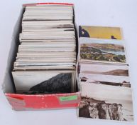 Shoe box with approx 650 vintage postcards.