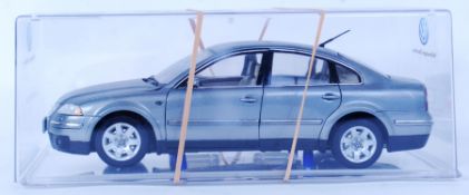 VW: A Welly 1:18 scale Volkswagen diecast model car, in the original display.