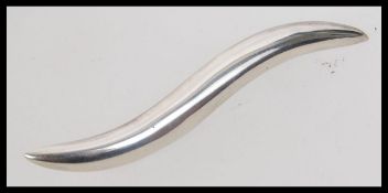 A 925 silver modernist wave brooch. Meas