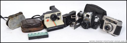 A collection of vintage and retro cameras to include Polaroid, 35mm,
