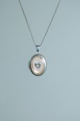 A vintage 925 silver pendant necklace strung with a mother of pearl set silver locket with heart