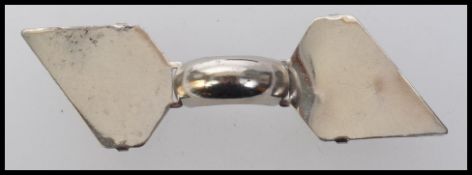 A 1930s Art Deco white metal cloak cape clip clasp with winged lapels. Measures 11cms x 3.