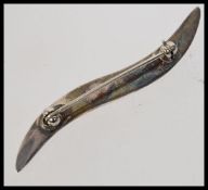 A 925 silver modernist wave brooch. Measures 6cms.