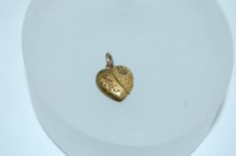A 15ct gold heart pendant. Marked 15ct . Weight 1.