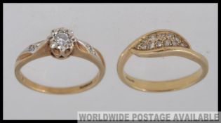 2 ladies 9ct gold rings to include a single stone ring with approx 15pnts of diamonds together with