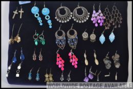 Tray of 20 costume jewellery earrings, including white metal.