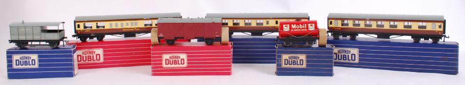 HORNBY DUBLO: A collection of 6x Hornby Dublo 00 gauge vintage railway trainset wagons,
