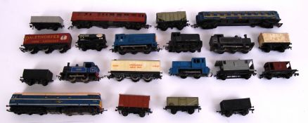 TRAINS: A collection of assorted vintage railway trainset locomotive and carriages etc,