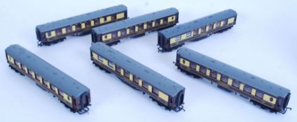 WRENN: A collection of 6x original Wrenn Railways 00 gauge railway trainset carriages,
