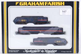 GRAHAM FARISH: A Graham Farish N Gauge railway trainset boxed set of loco and carriages - 371476.