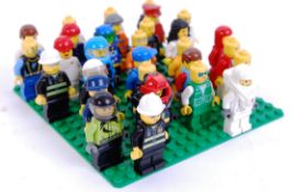 LEGO: A collection of 20x assorted Lego minifigures to include: City, Town, vintage, etc.