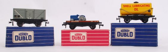 HORNBY DUBLO: A collection of 3x Hornby Dublo 00 gauge boxed railway trainset wagons - to include