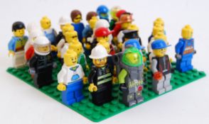 LEGO: A collection of 20x assorted Lego minifigures to include: vintage, Town, City, Arctic, etc.