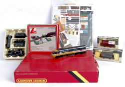 00 GAUGE: A collection of assorted vintage 00 gauge railway trainset accessories and misc.