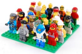 LEGO: A collection of 20x assorted Lego minifigures to include: City, Town, vintage, etc.