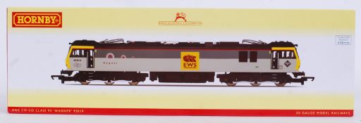 HORNBY: An original Hornby 00 Gauge R3347 Digital DCC Ready railway trainset locomotive.