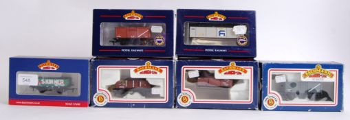 BACHMANN: A collection of 6x Bachmann 00 gauge railway trainset wagons.