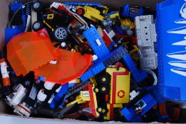 LEGO: A box of assorted VINTAGE Lego (all vintage,
